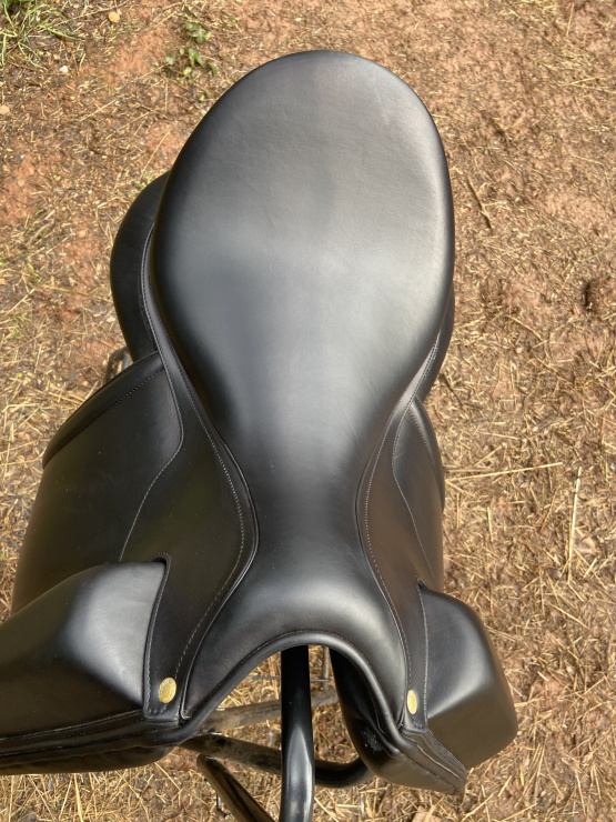 Selle dressage Aulion 18 pouces (2023) occasion