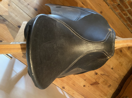 Selle dressage 17,5 pouces (2010) neuf occasion