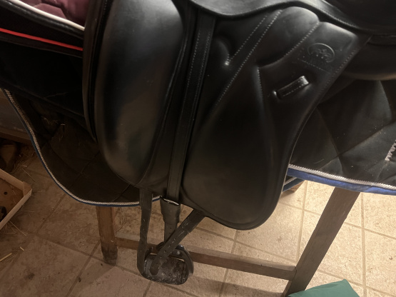 Selle dressage Devoucoux Makila S 17 pouces (2019) occasion