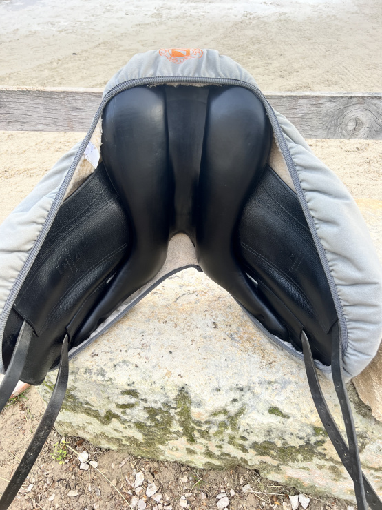 Selle dressage Childeric DHE 17 pouces (2016) occasion