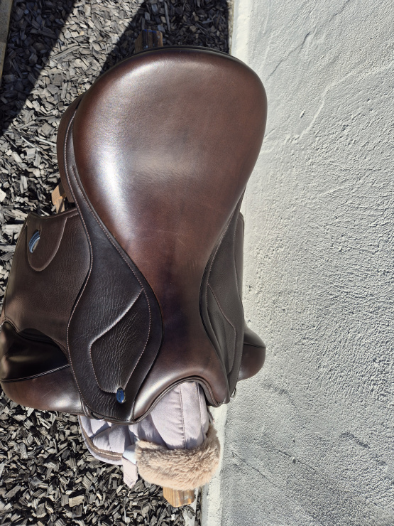 Selle dressage Ikonic Light 17,5 pouces (2024) occasion