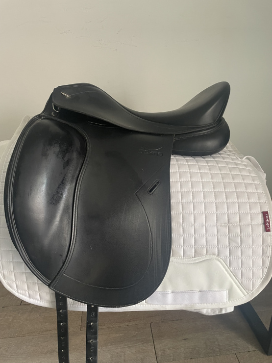 Selle dressage Tekna noir 17,5 pouces occasion