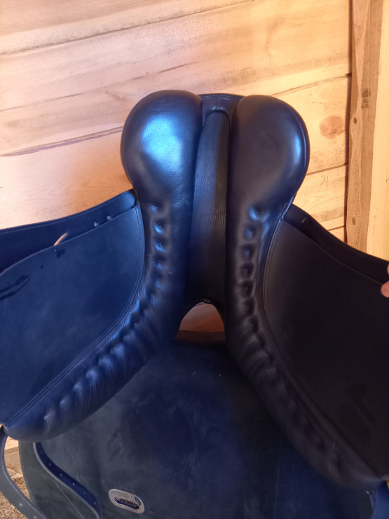 Selle dressage 18.5 pouces (neuf) occasion