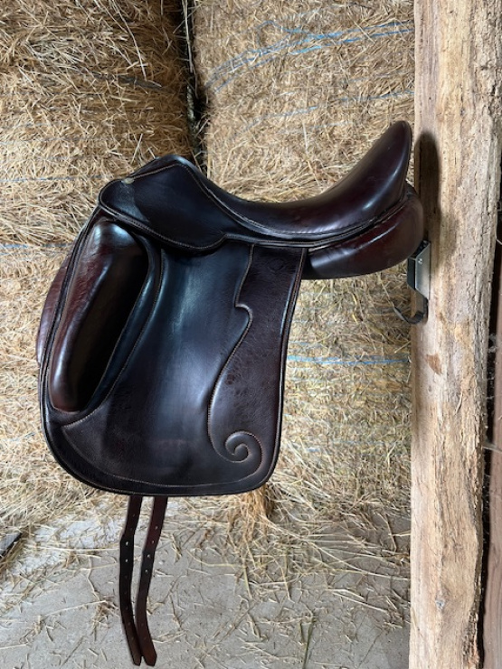 Selle dressage SCB 18 pouces occasion