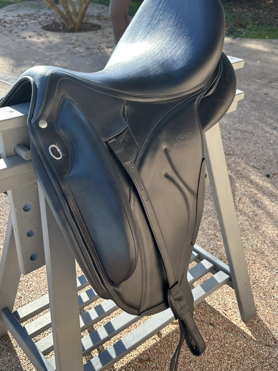 Selle dressage Devoucoux Makila Lab 17.5 pouces (2021) occasion