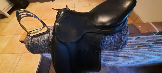 Selle dressage Forestier 17 pouces occasion