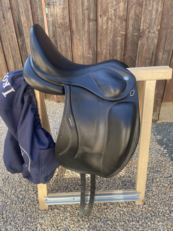 Selle dressage Ikonic pro 17 pouces (2017) occasion