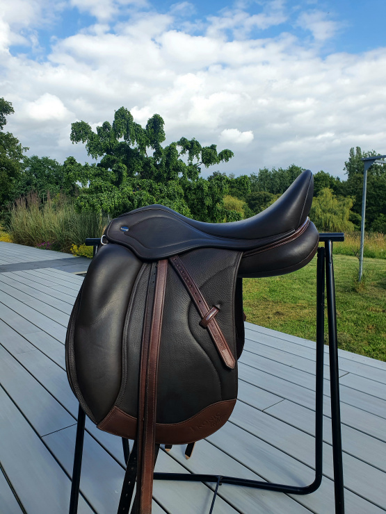 2024 Selle dressage Ikonic 17'5 pouces occasion