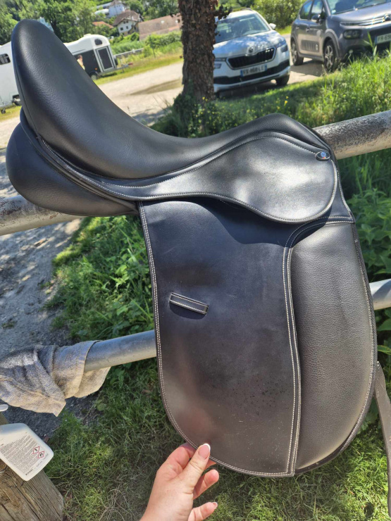 Selle dressage Waldhausen 17,5 pouces occasion