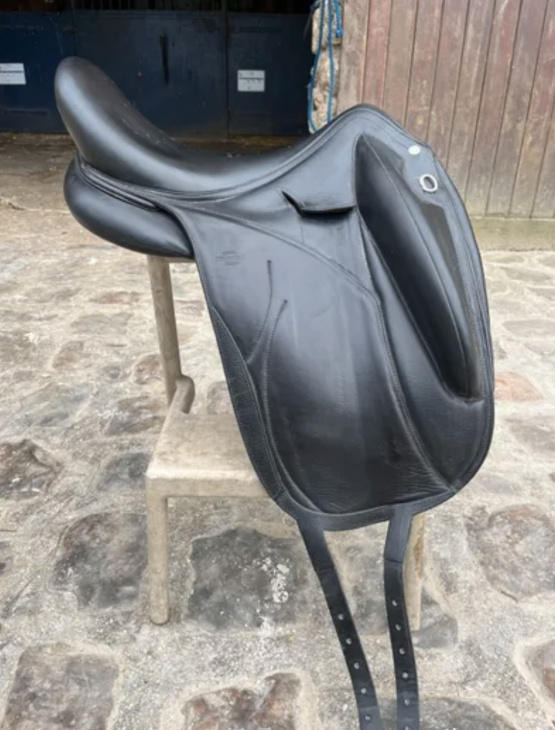 Selle dressage Devoucoux Makila lab 18 pouces occasion