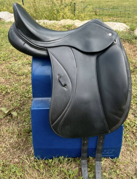 Selle dressage Hervé Godignon 17 pouces occasion