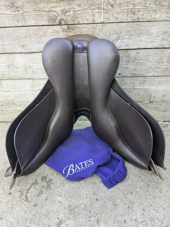 Selle mixte Bates Cair 17 pouces (2019) occasion