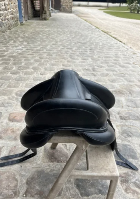 Selle dressage Devoucoux Makila lab 18 pouces occasion