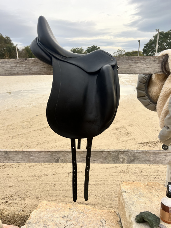 Selle dressage Childeric DHE 17 pouces (2016) occasion