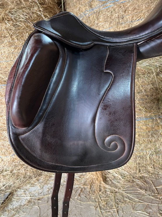 Selle dressage SCB 18 pouces occasion