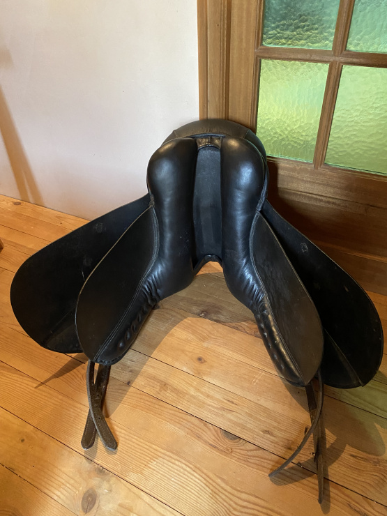 Selle dressage 17,5 pouces (2010) neuf occasion