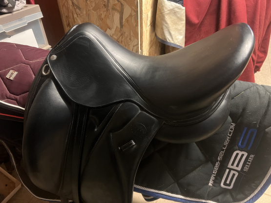 Selle dressage Devoucoux Makila S 17 pouces (2019) occasion