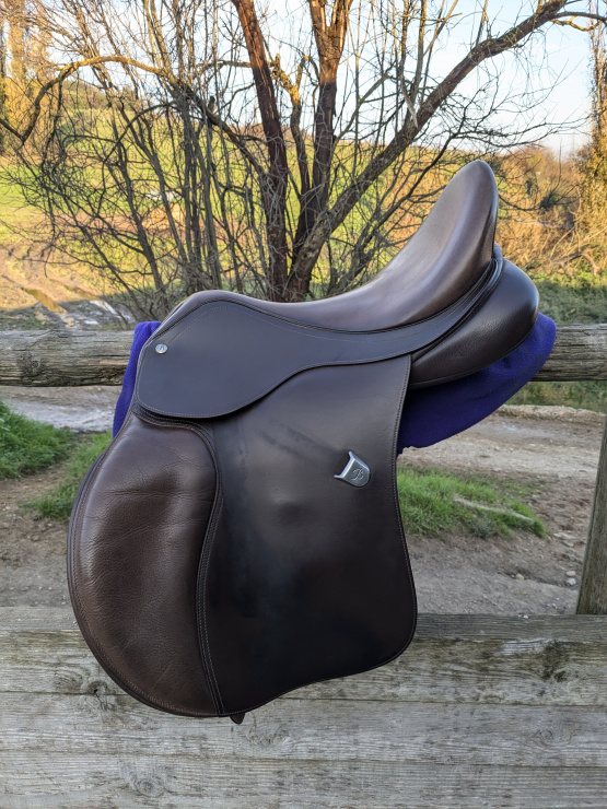 Selle mixte Bates Cair 17 pouces (2019) occasion