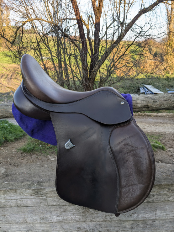 Selle mixte Bates Cair 17 pouces (2019) occasion