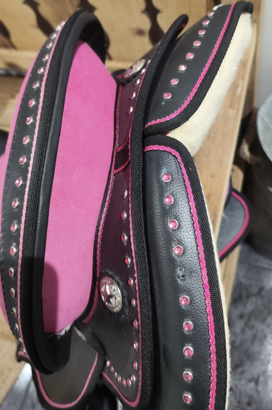 Selle Western poney noir et rose (neuf) occasion