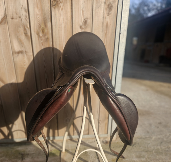 Selle dressage Equipe Viktoria 17 pouces (2023) neuf occasion