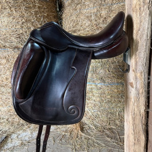 Selle de dressage SCB 18 pouces occasion