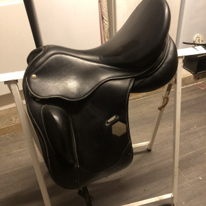 Selle dressage Time Rider Marie France 18 pouces (2020) occasion