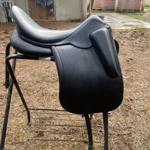 Selle dressage Aulion 18 pouces (2023) occasion