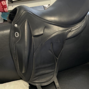 Selle dressage Devoucoux Viktoria 18 pouces (2022) occasion