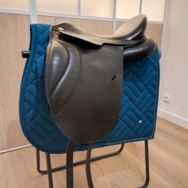 Selle dressage Thésée 17,5 pouces (2021)