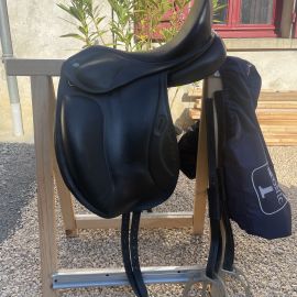 Selle dressage Ikonic pro 17 pouces (2017)