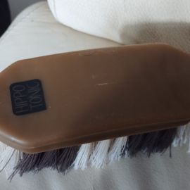 Brosse dure Hippotonic marron (neuf)