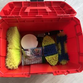 Boîte à brosse + brosses