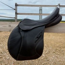 Selle obstacle Stubben Phœnix Élite 17,5 pouces  (2021)