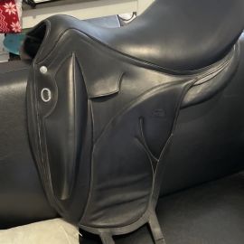 Selle dressage Devoucoux Viktoria 18 pouces (2022)